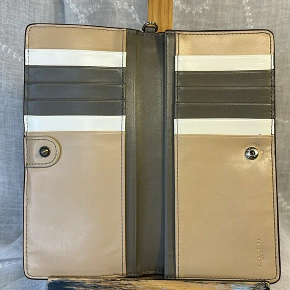 NWOT Coach bifold long leather wallet - Picture 11 of 16